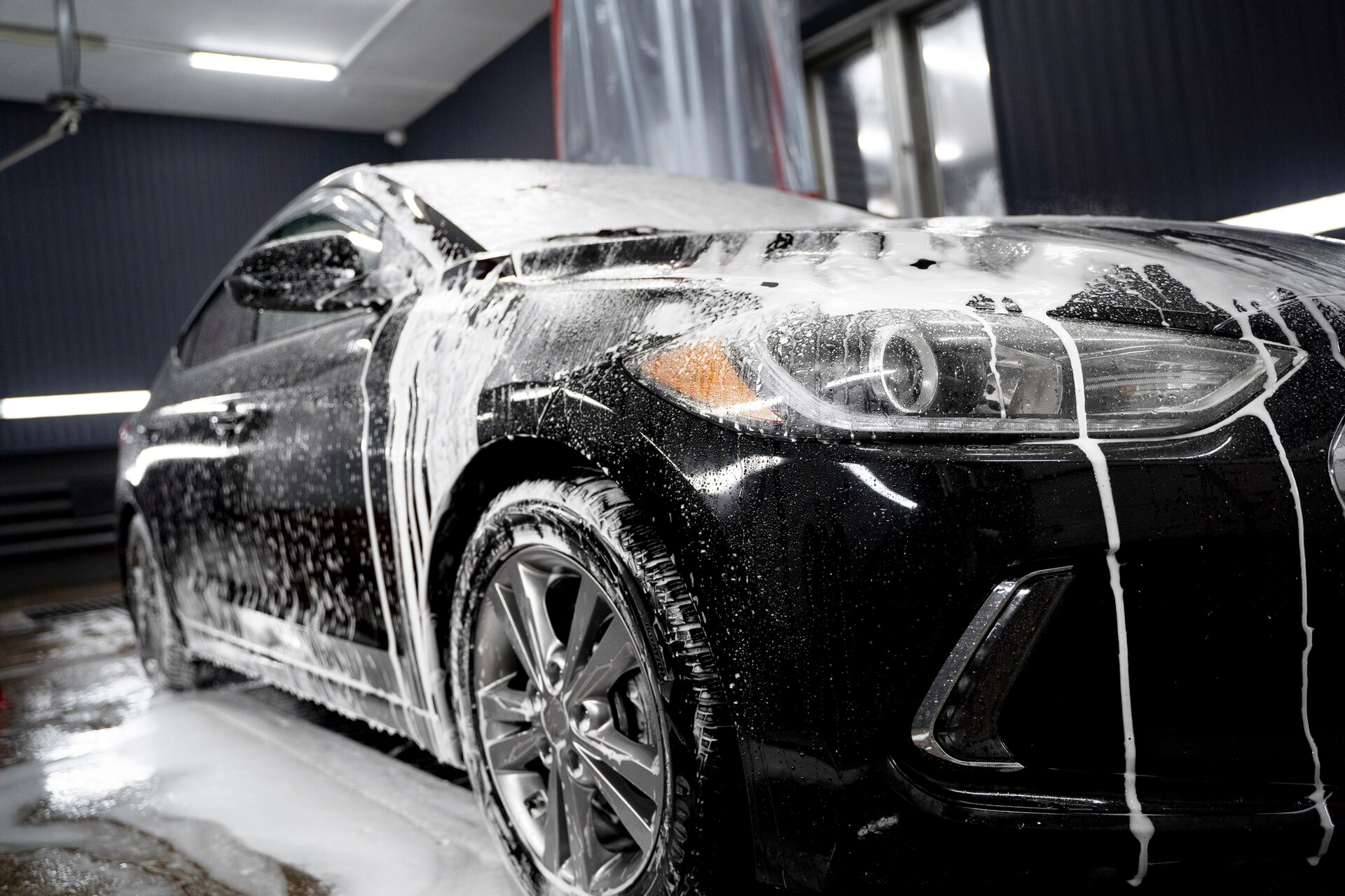 beautiful-car-washing-service_23-2149212210